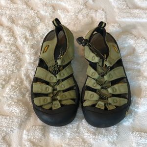 Keen water shoes size 7.5